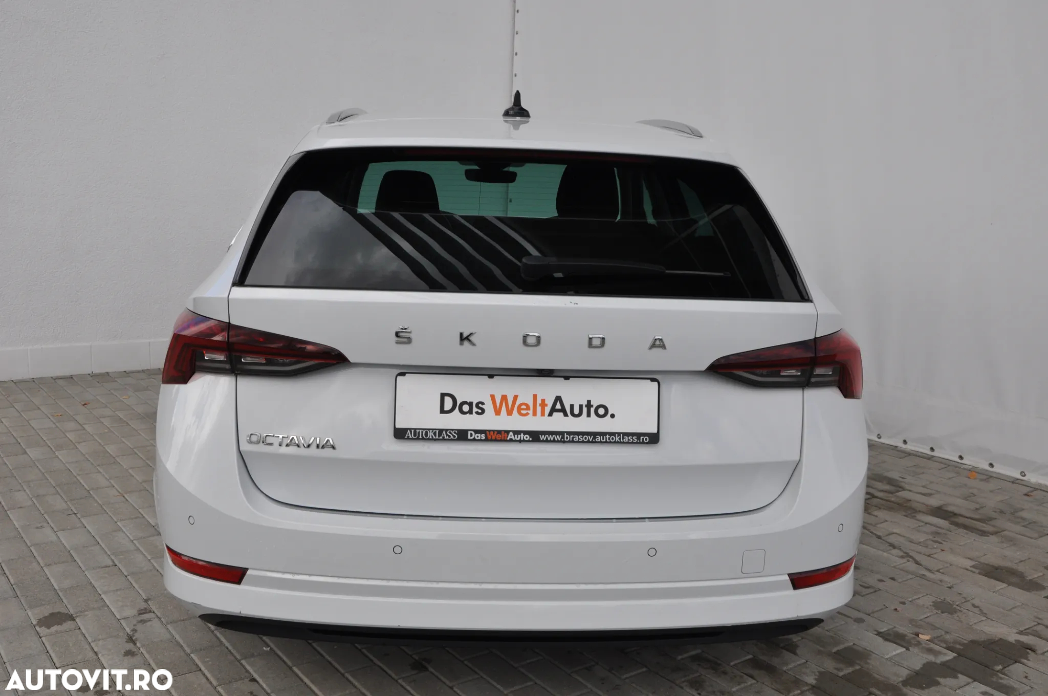 Skoda Octavia Combi 2.0 TDI DSG Ambition - 4