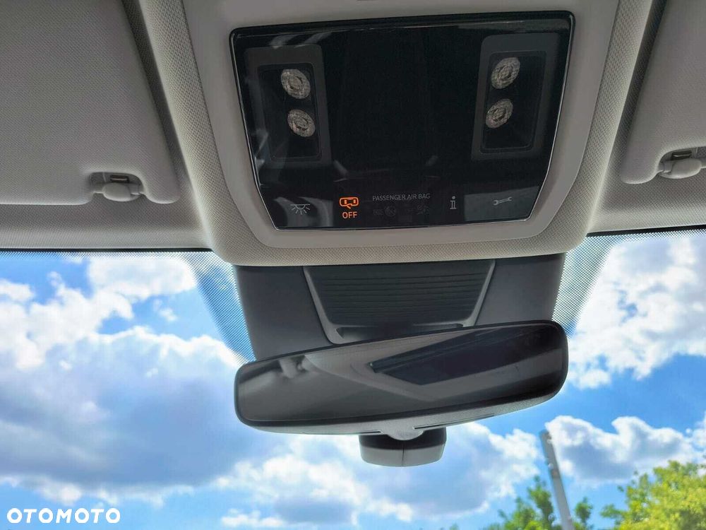 Volkswagen T-Roc - 17