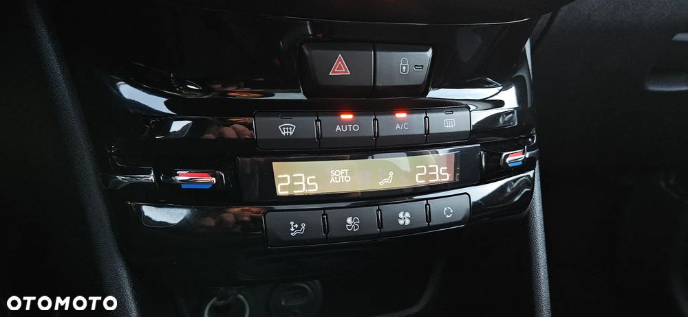 Peugeot 2008 1.6 BlueHDi Allure S&S - 14