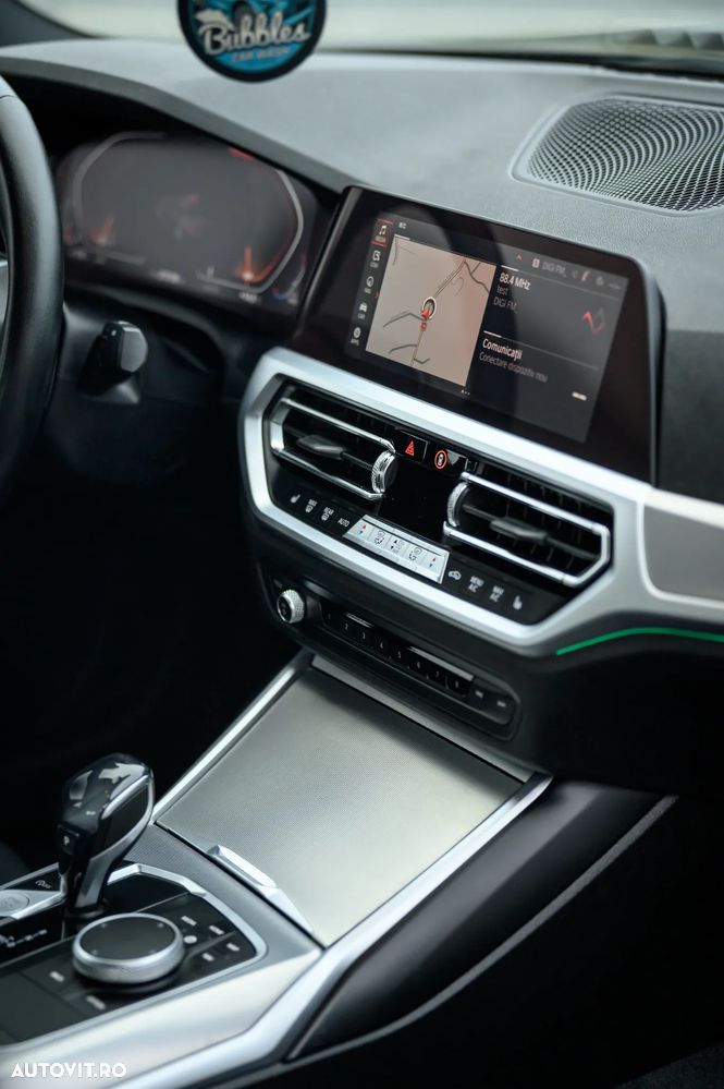 BMW Seria 3 330i AT - 15