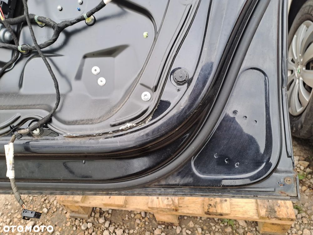 Volkswagen Passat B6 drzwi kompletne kod lakieru LC9X - 8