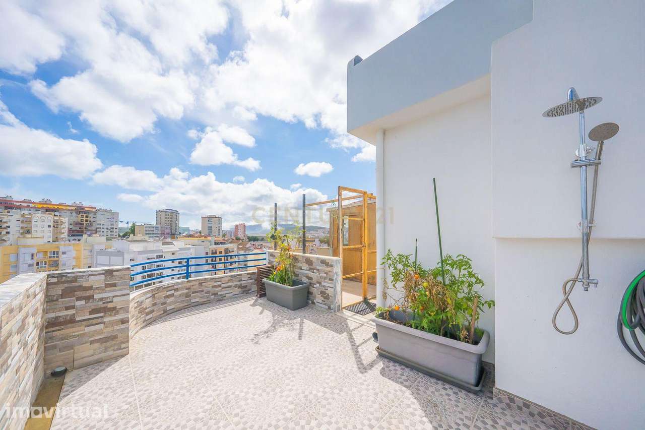 Apartamento Único com 268m2 no Último Andar com Terraço Extraordinário - Grande imagem: 5/39