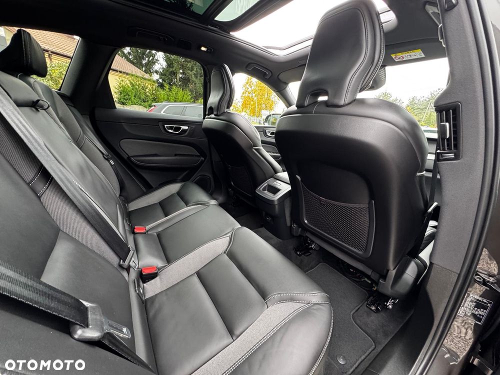 Volvo XC 60 B4 D AWD Plus Dark - 22