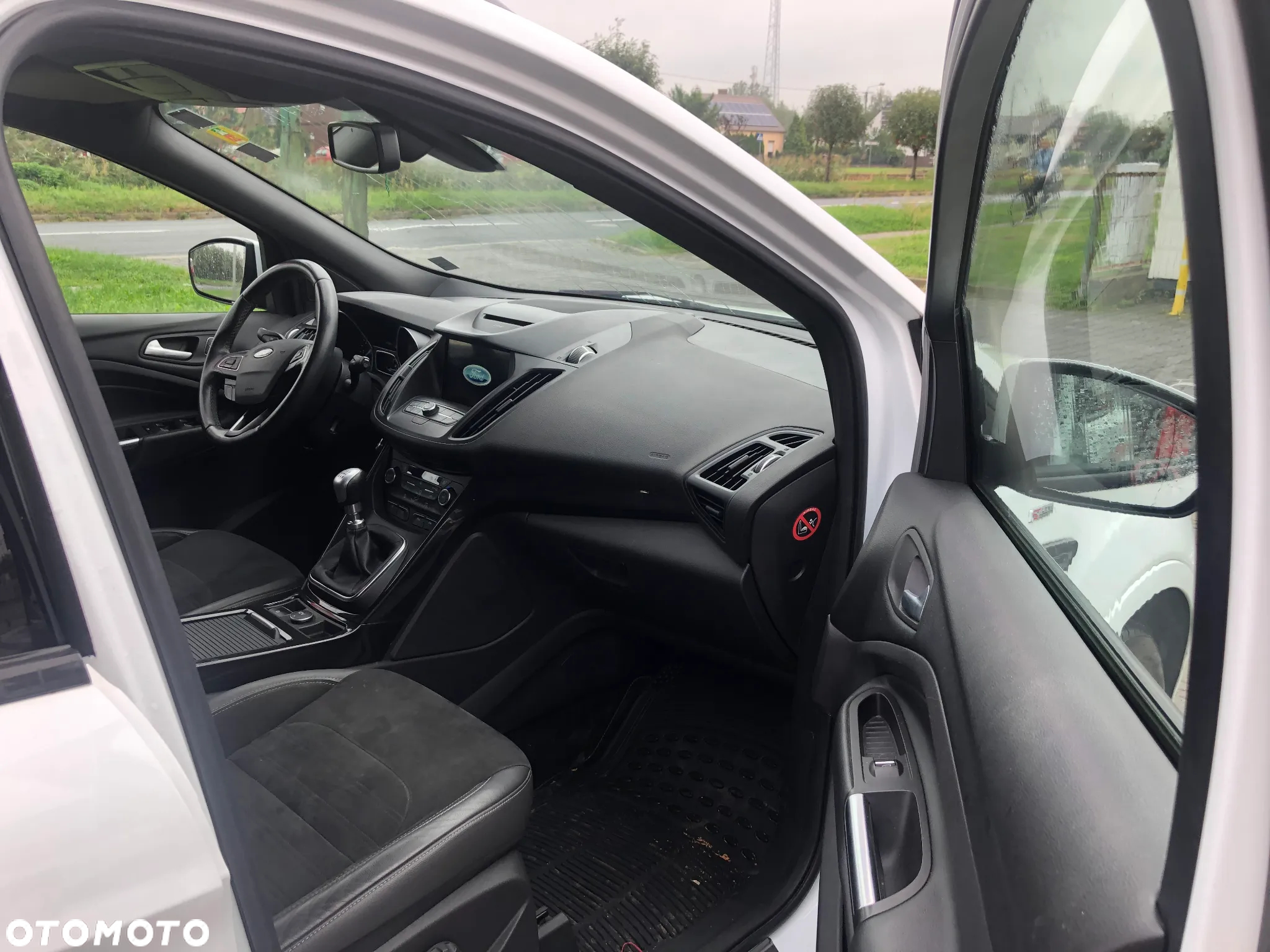 Ford Kuga 1.5 EcoBoost 2x4 ST-Line - 11