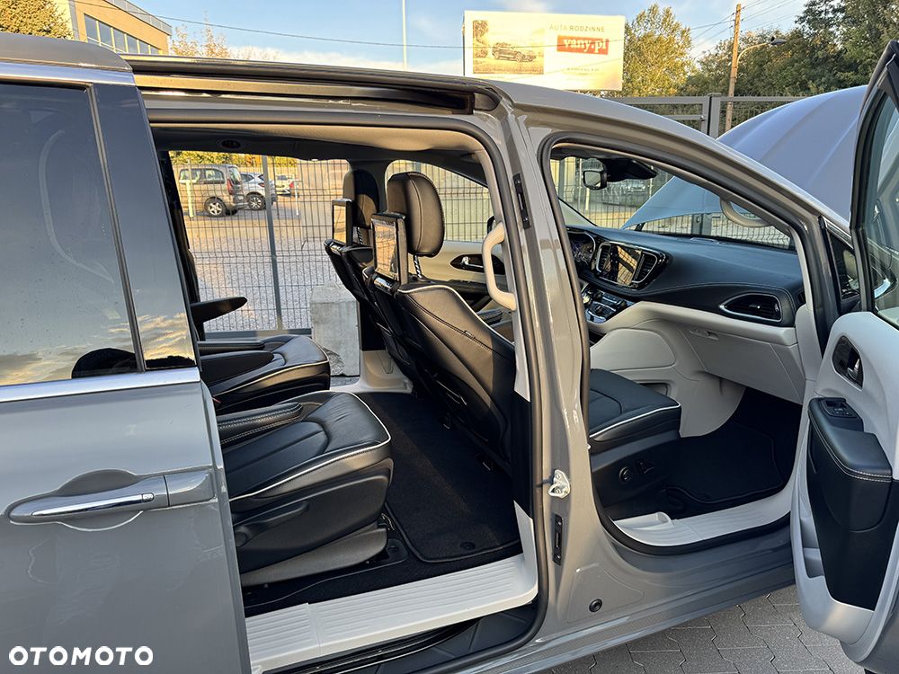 Chrysler Pacifica - 20