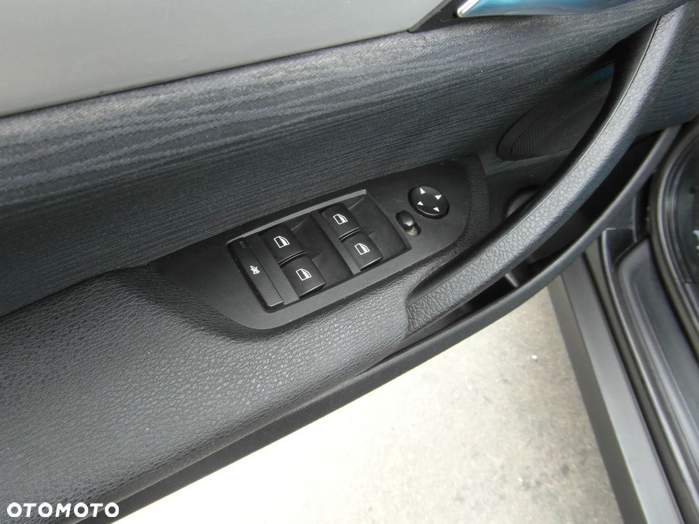 BMW X1 sDrive18i - 15