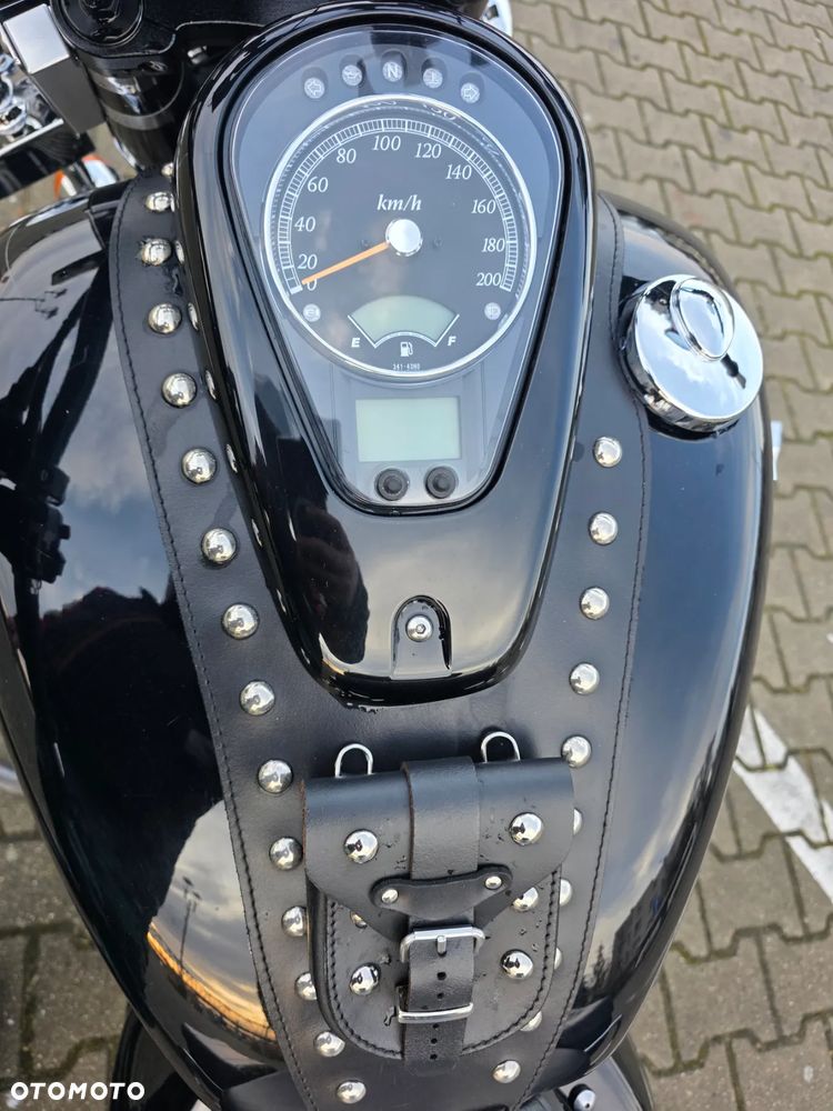 Suzuki Intruder - 11