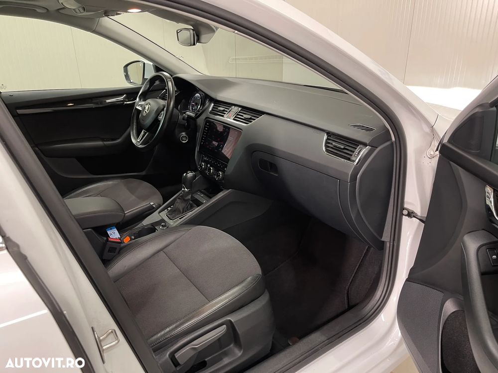 Skoda Octavia Combi 1.6 TDI DSG Style - 10