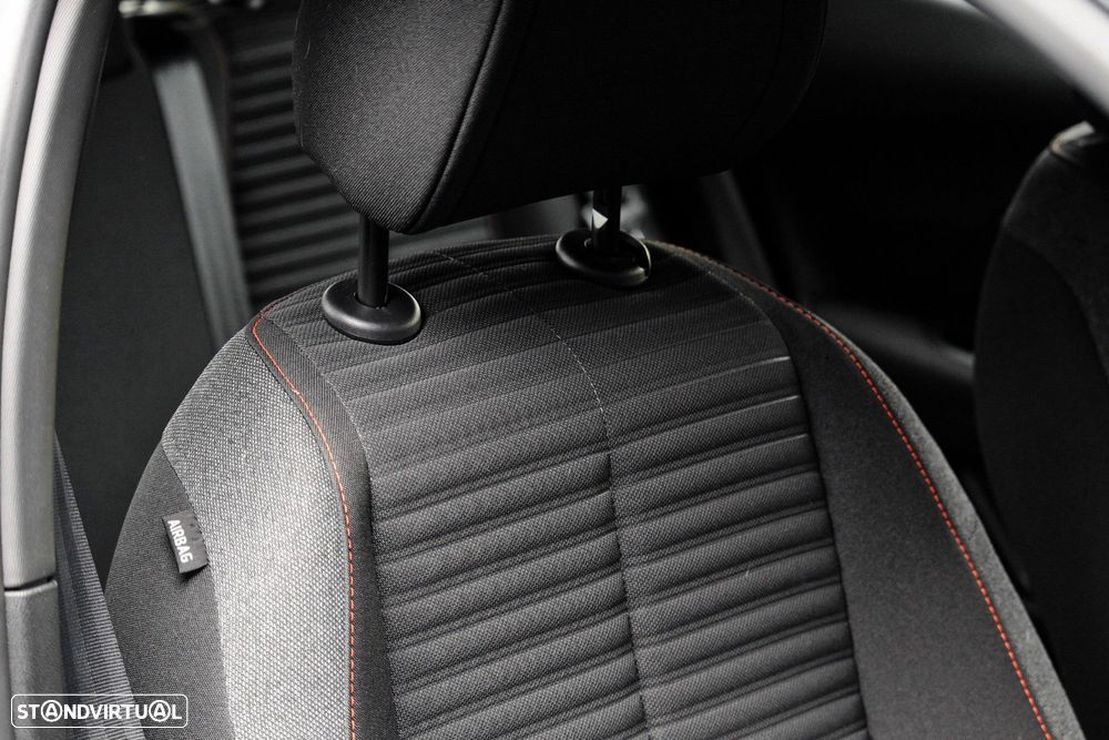 Peugeot e-2008 50 kWh Active Pack - 23