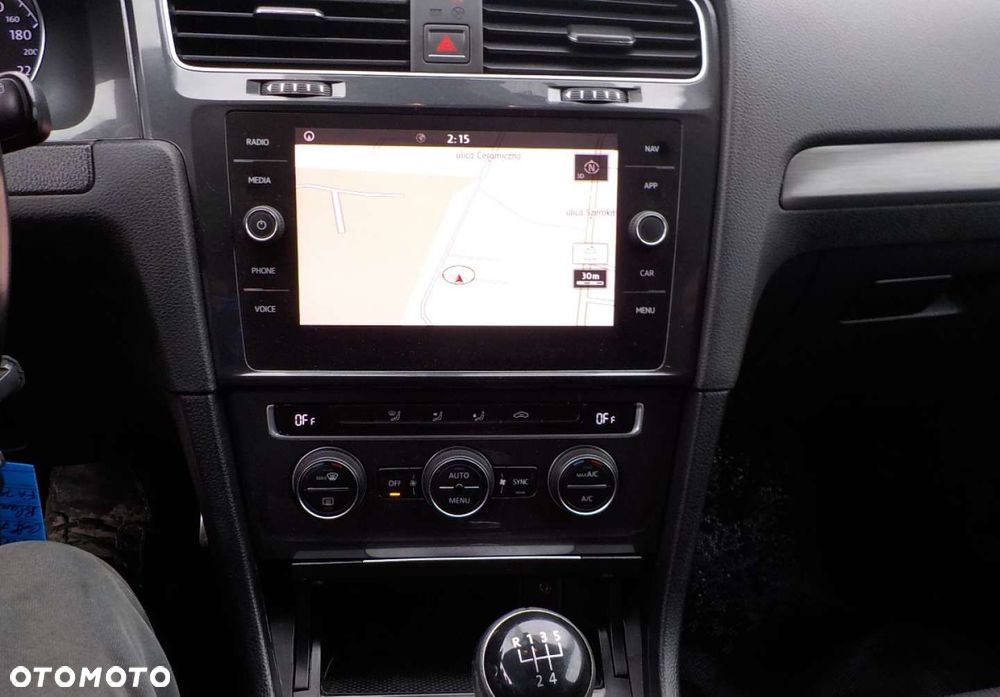 Volkswagen Golf - 28