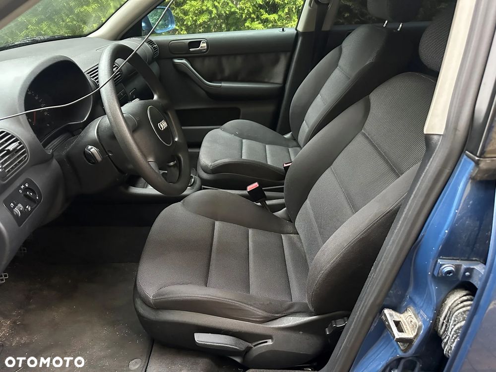 Audi A3 3-drzwiowe 1.8 Attraction - 2