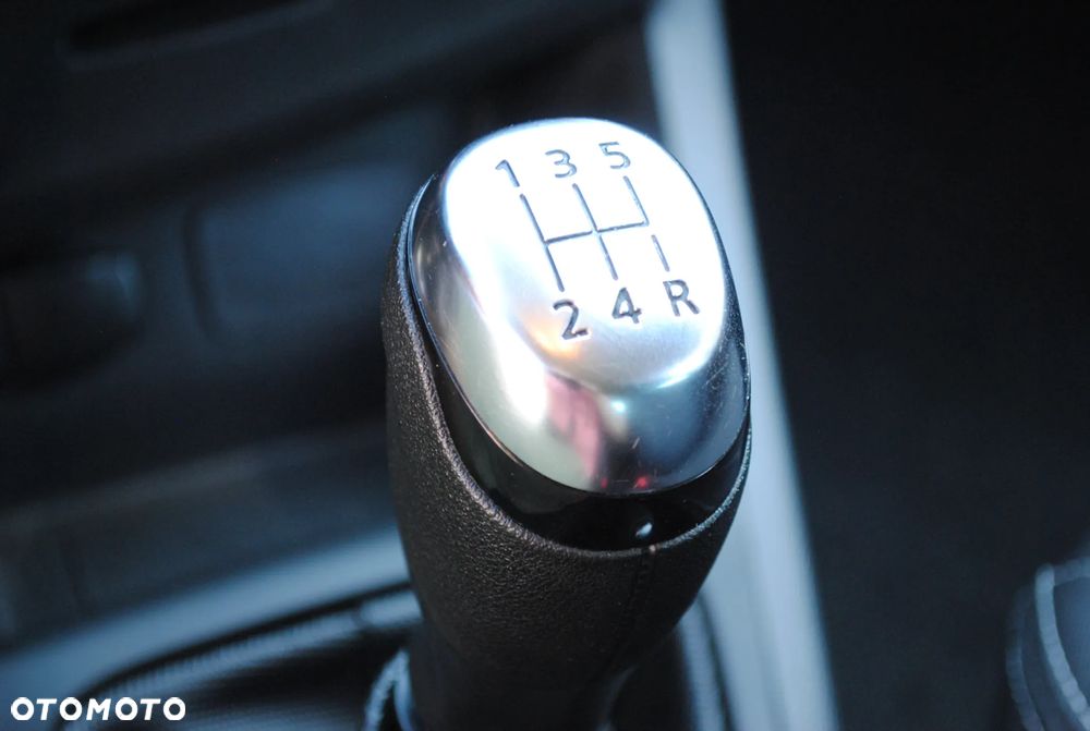 Renault Clio 1.2 16V 75 LIMITED - 14