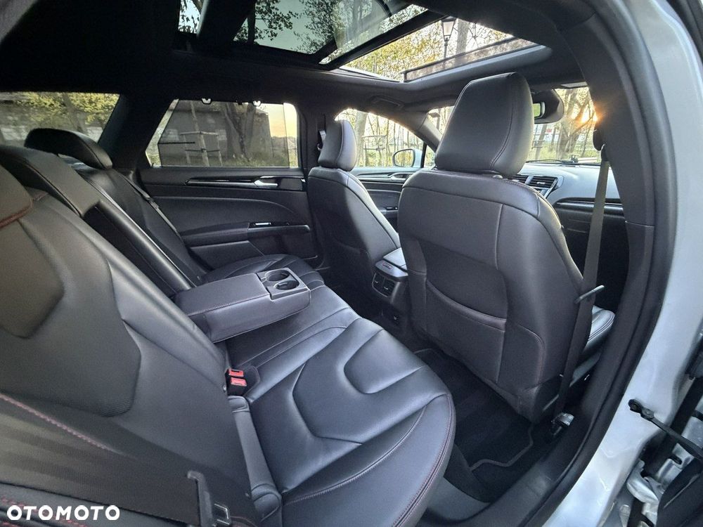Ford Mondeo - 35