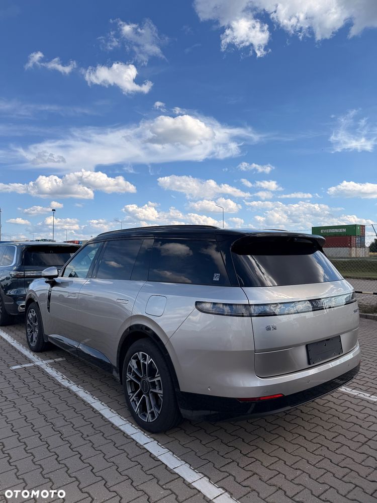 Lynk & Co 900 - 3