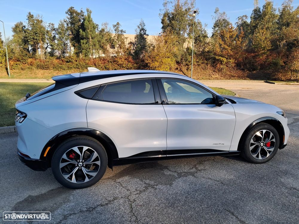 Ford Mustang Mach-E Premium - 11