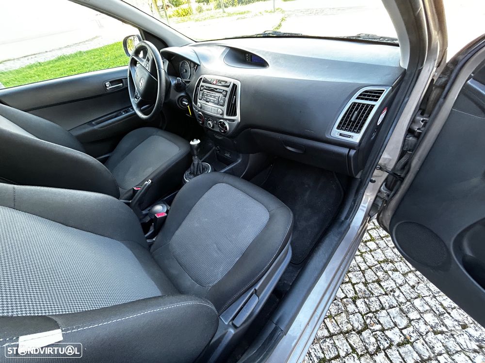Hyundai i20 1.1 CRDi Urban - 27