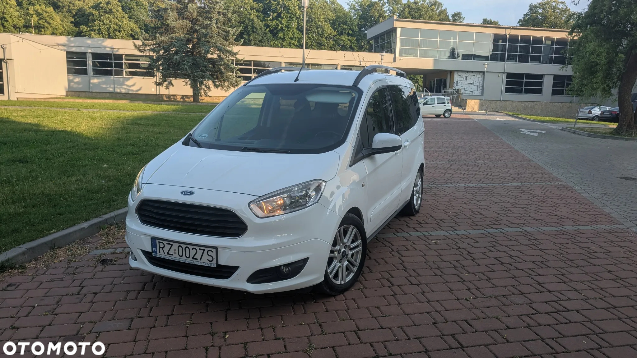 Ford Tourneo Courier 1.0 EcoBoost Titanium - 2