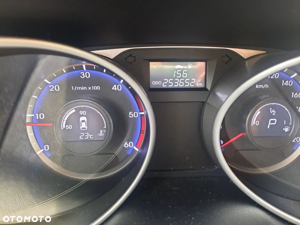 Hyundai ix35 2.0 CRDi 4WD Automatik Style - 11