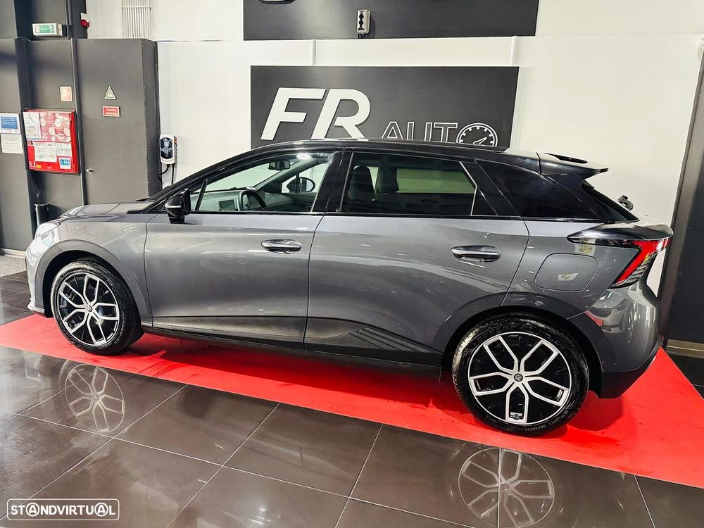 MG MG4 64 kWh Luxury - 14