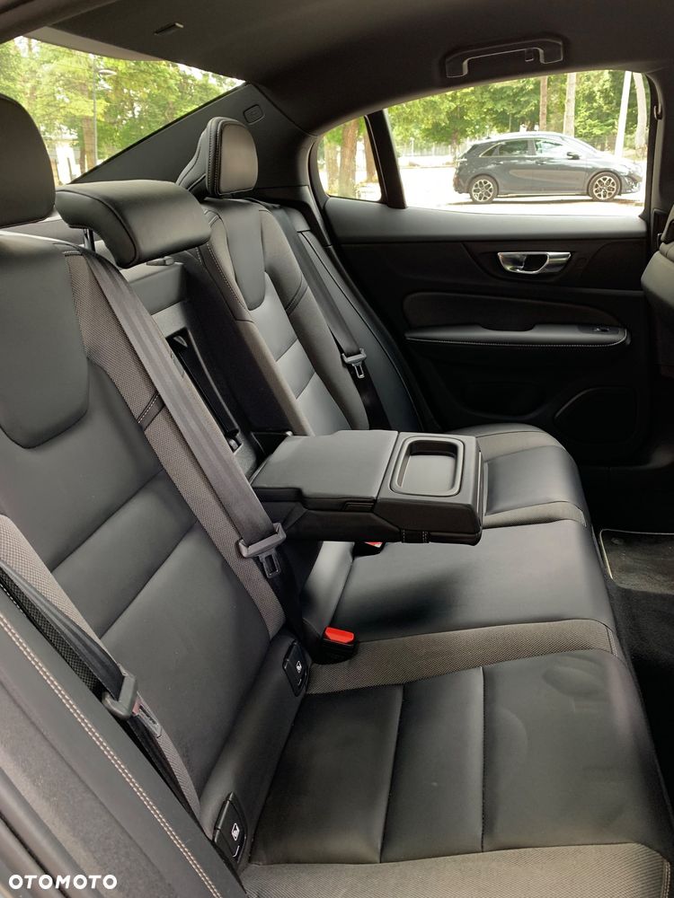Volvo S60 B4 B R-Design - 16
