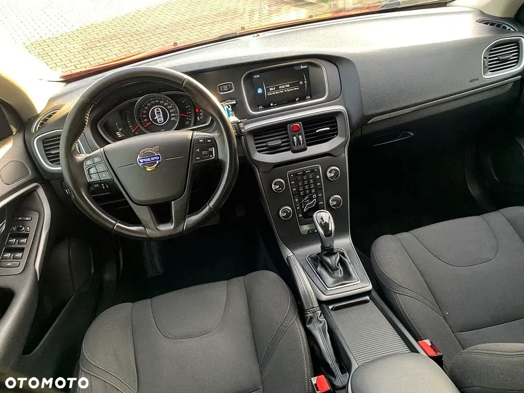Volvo V40 - 25