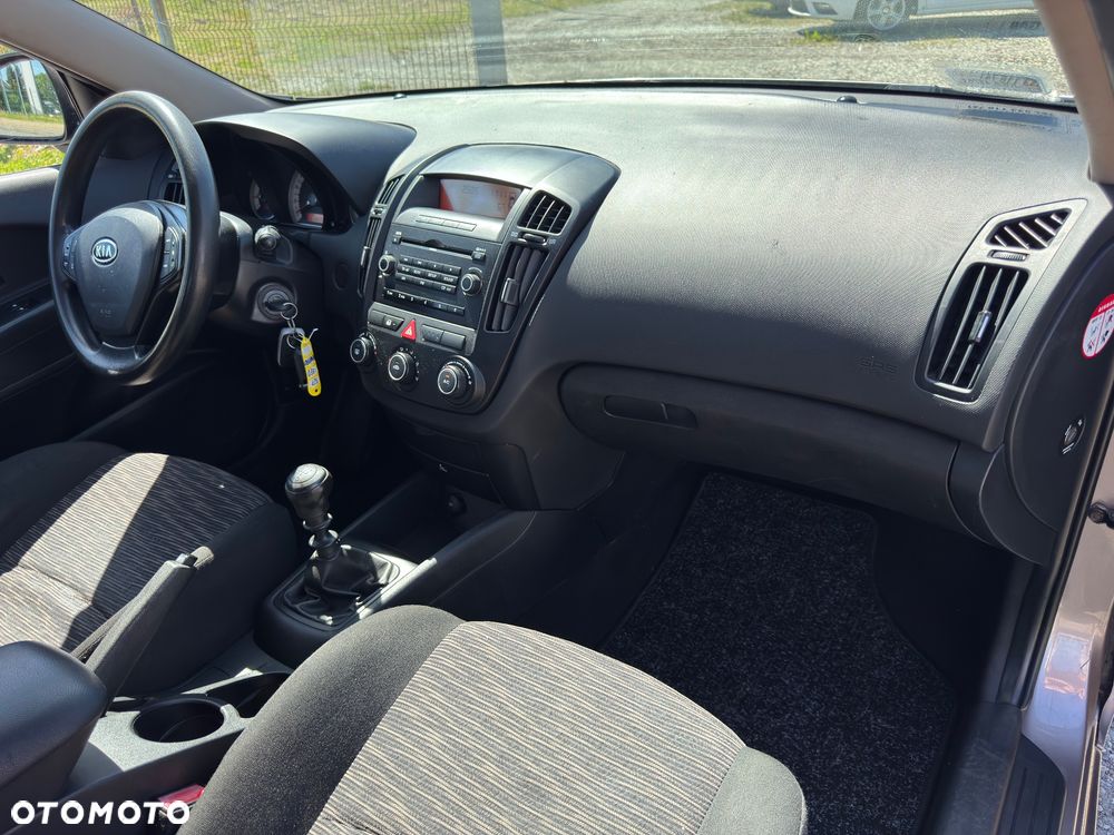 Kia Ceed 1.6 Comfort - 28