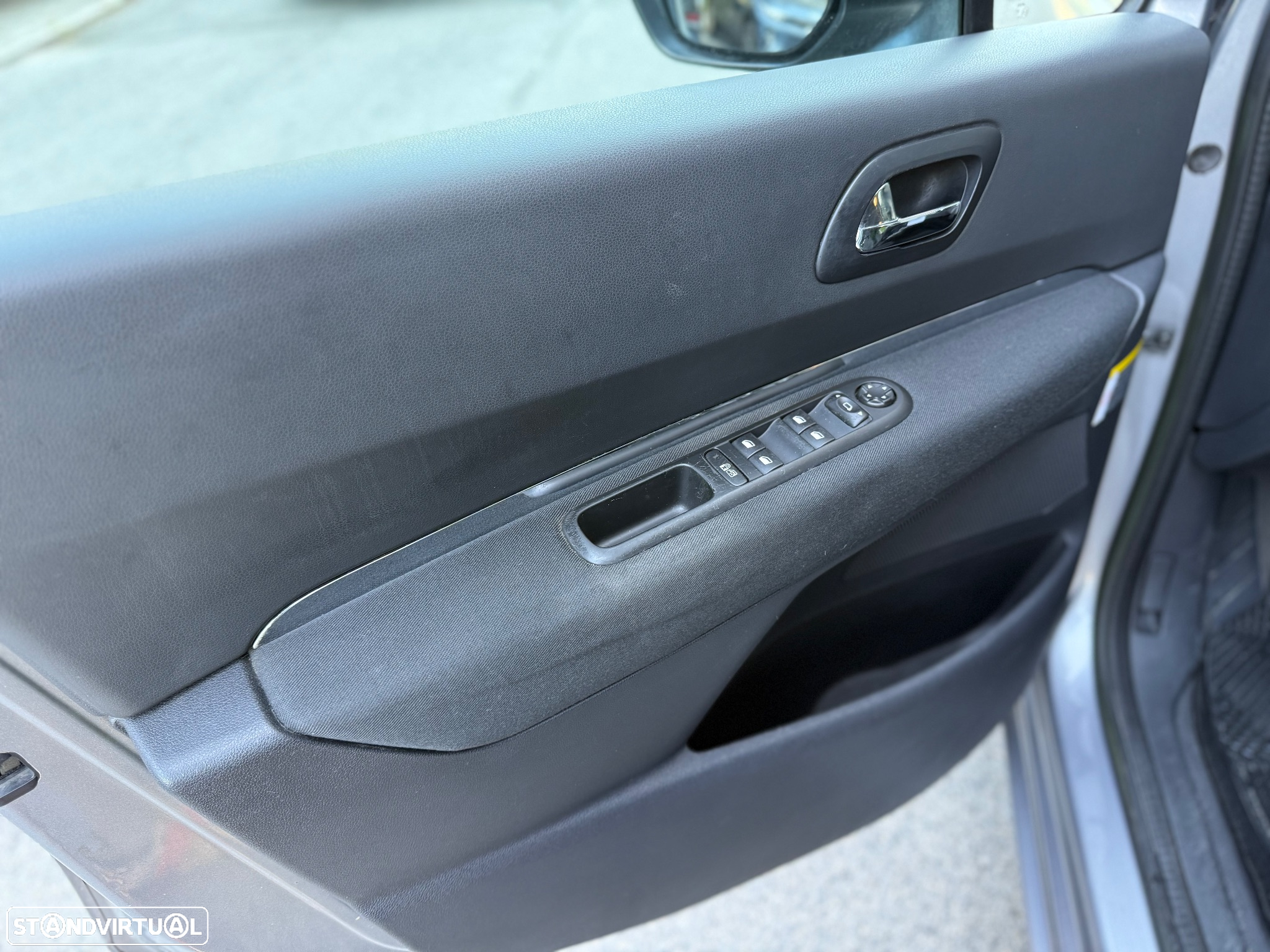 Peugeot 5008 1.6 E-HDi 5L Allure 2-Tronic J17 - 12