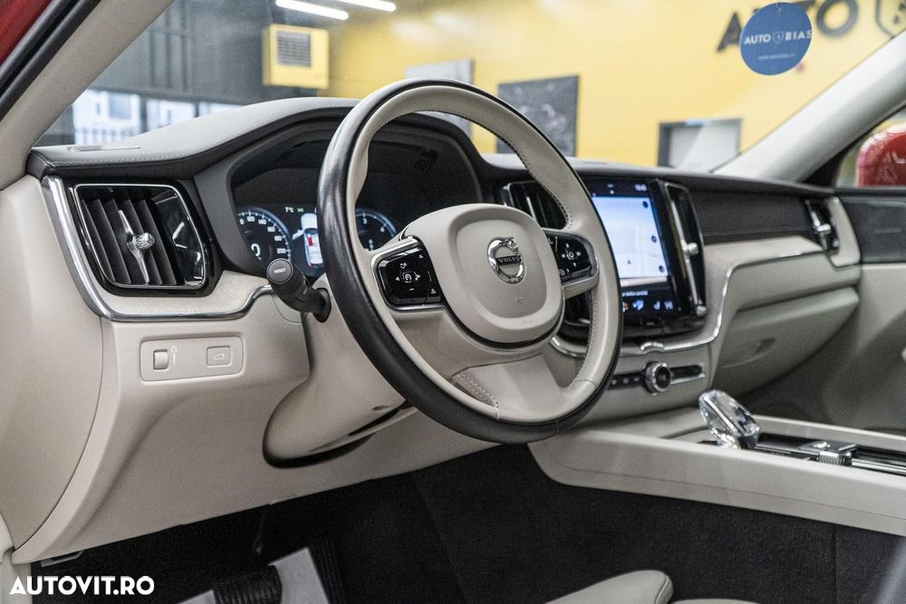Volvo XC 60 B4 MHEV AT8 AWD Momentum Pro - 7