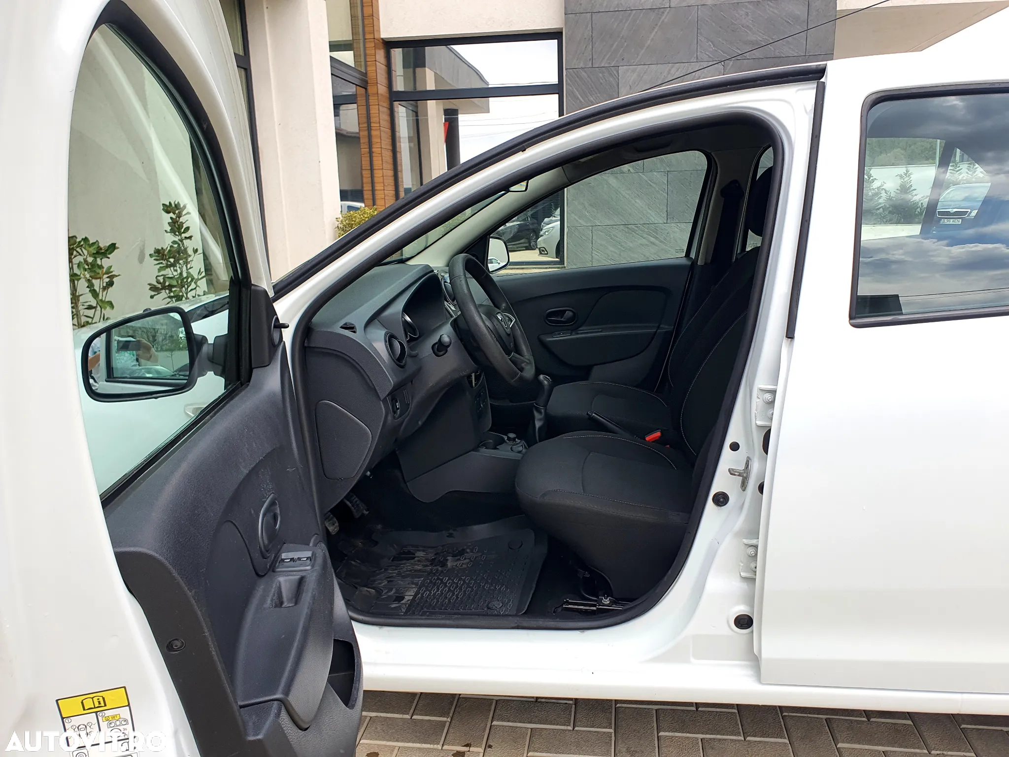 Dacia Logan 1.0 SCe SL PLUS - 9