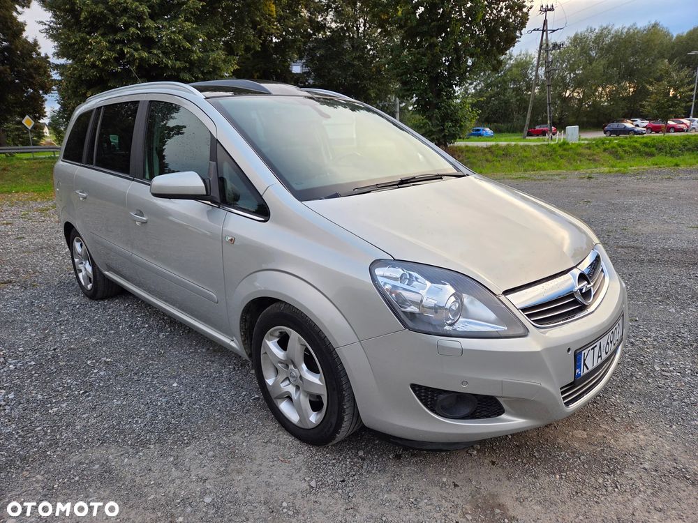 Opel Zafira 1.8 Cosmo Easytronic - 3