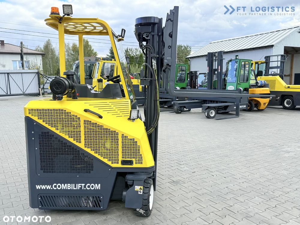 Combilift WÓZEK CZTEROKIERUNKOWY - WIELOKIERUNKOWY / C3000CB / GAS / TRIPLEX 4900MM / WOLNY SKOK / POZYCJONER WIDEŁ / PRZESUW WIDEŁ / STAN IDEALNY / Szeroka oferta wózków czterokierunkowych i bocznych, dopasowanych do różnorodnych potrzeb i zastosowań - 26