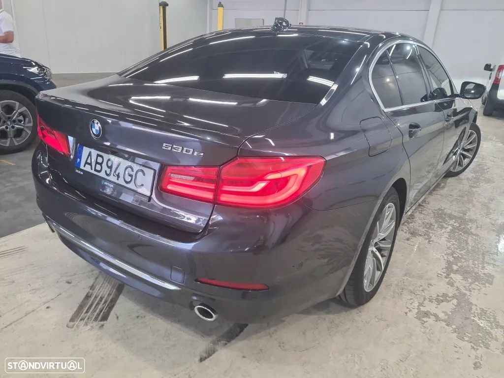 BMW 530 e iPerformance Line Luxury - 3