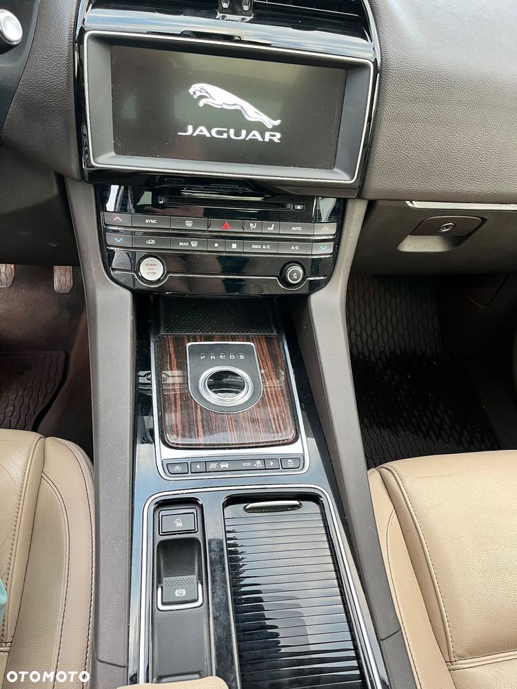 Jaguar F-Pace - 3