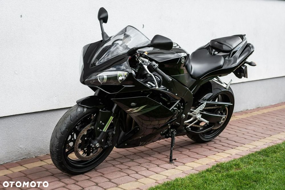 Yamaha R1 - 6