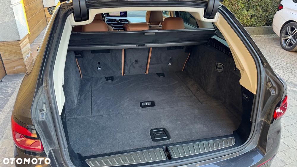 BMW Seria 5 520d Sport Line - 35