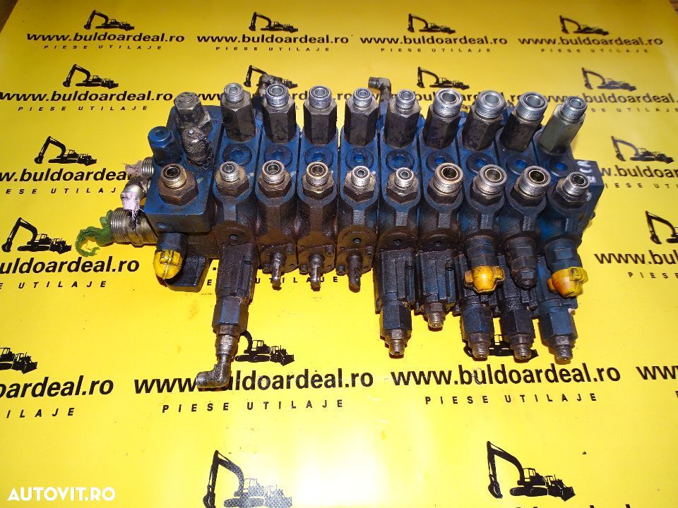 Distribuitor  spate buldoexcavator New Holland LB 110 - 1