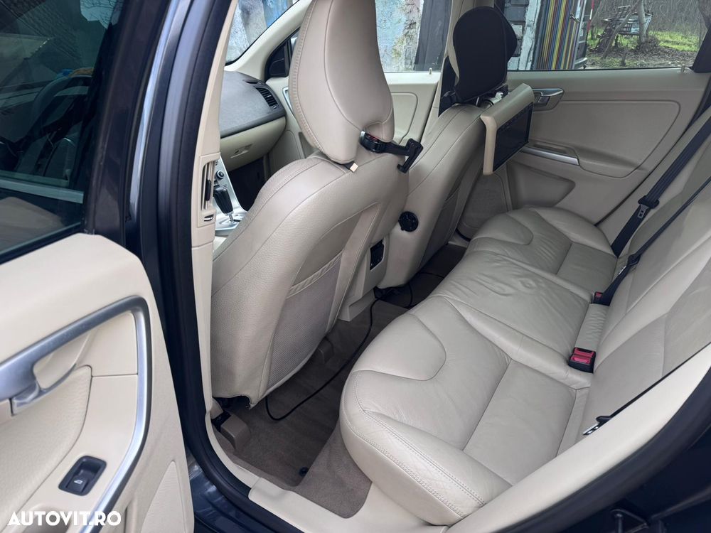 Volvo XC 60 D5 AWD A6 Basic - 6