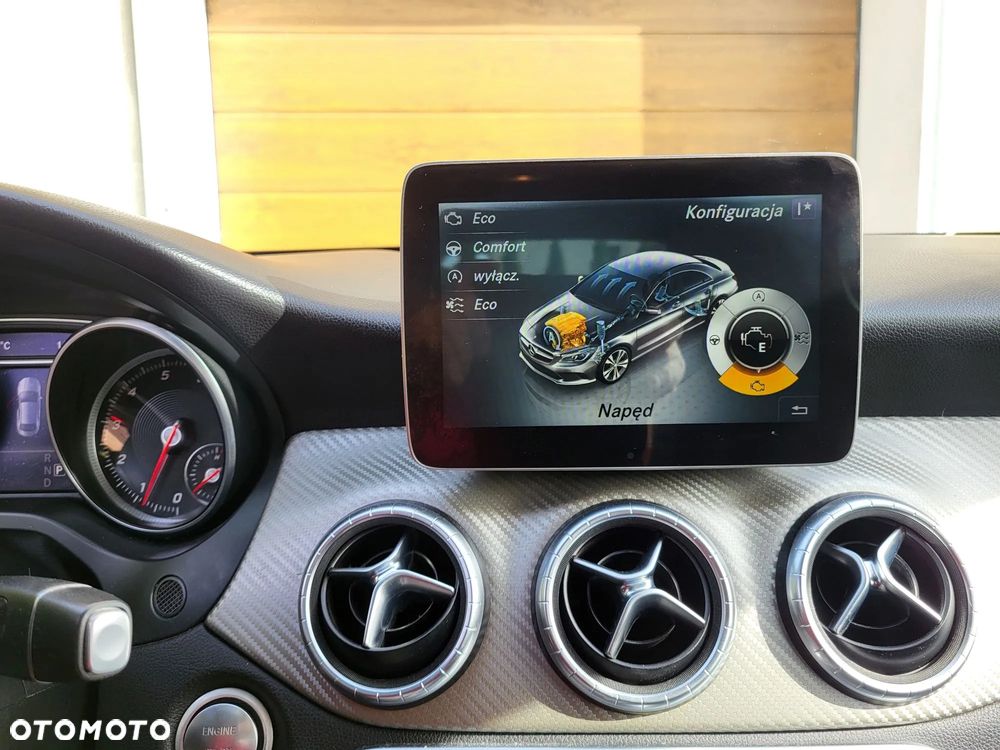 Mercedes-Benz CLA 250 7G-DCT UrbanStyle Edition - 12