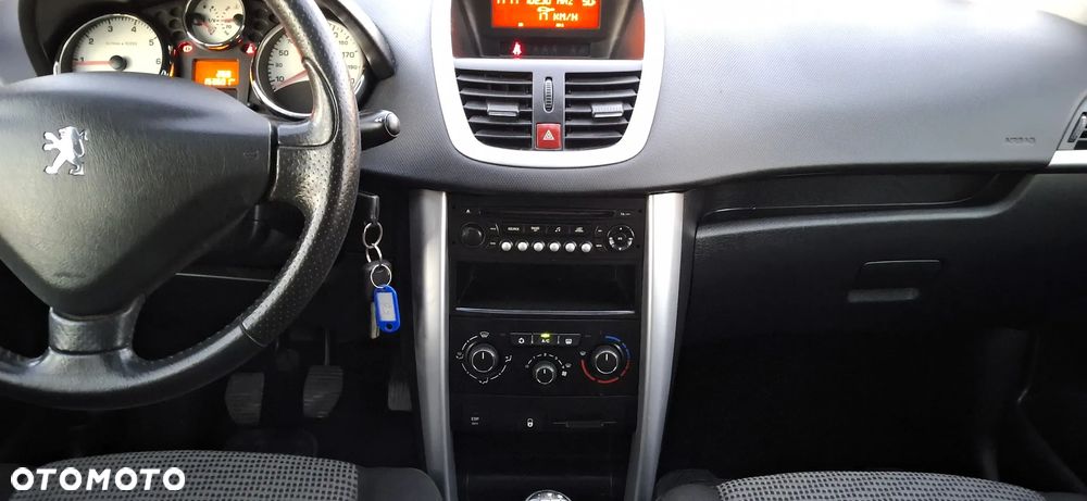 Peugeot 207 1.6 Trendy - 25