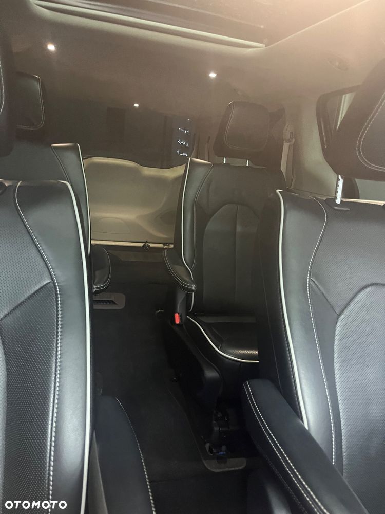 Chrysler Pacifica - 12