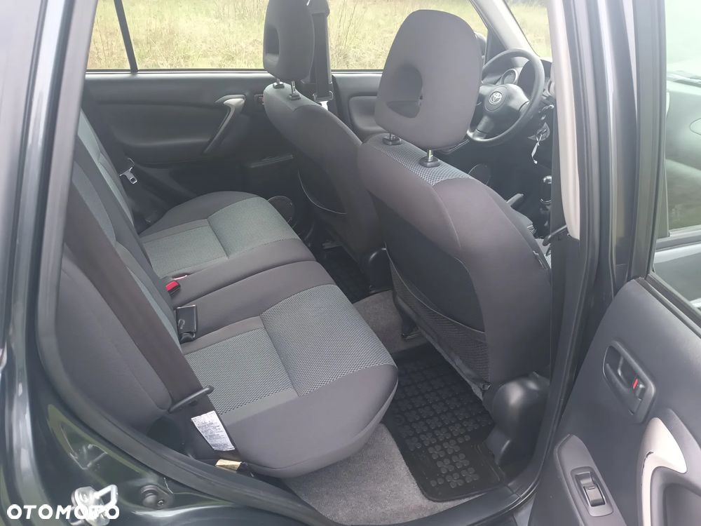 Toyota RAV4 1.8 VVT-i Terra 2WD - 24