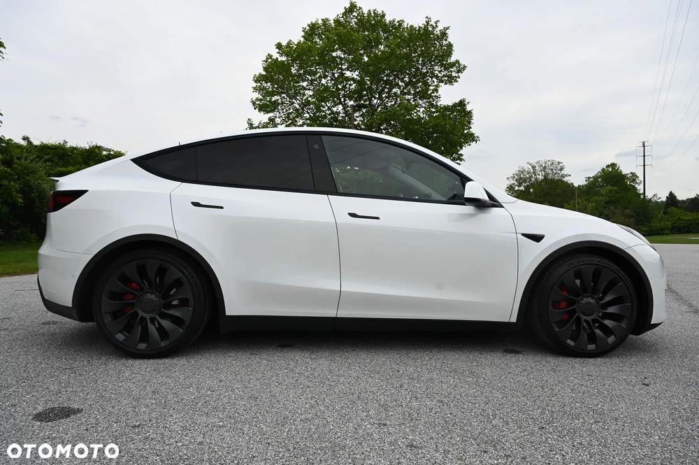 Tesla Model Y Long Range AWD - 5
