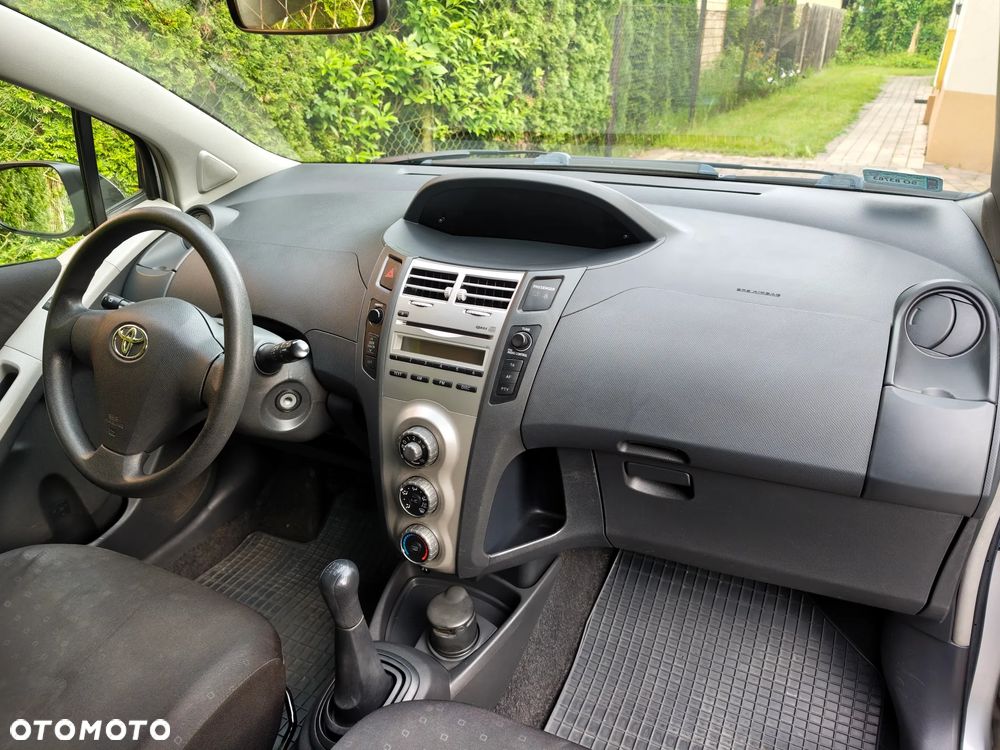Toyota Yaris 1.0 Luna A/C - 24