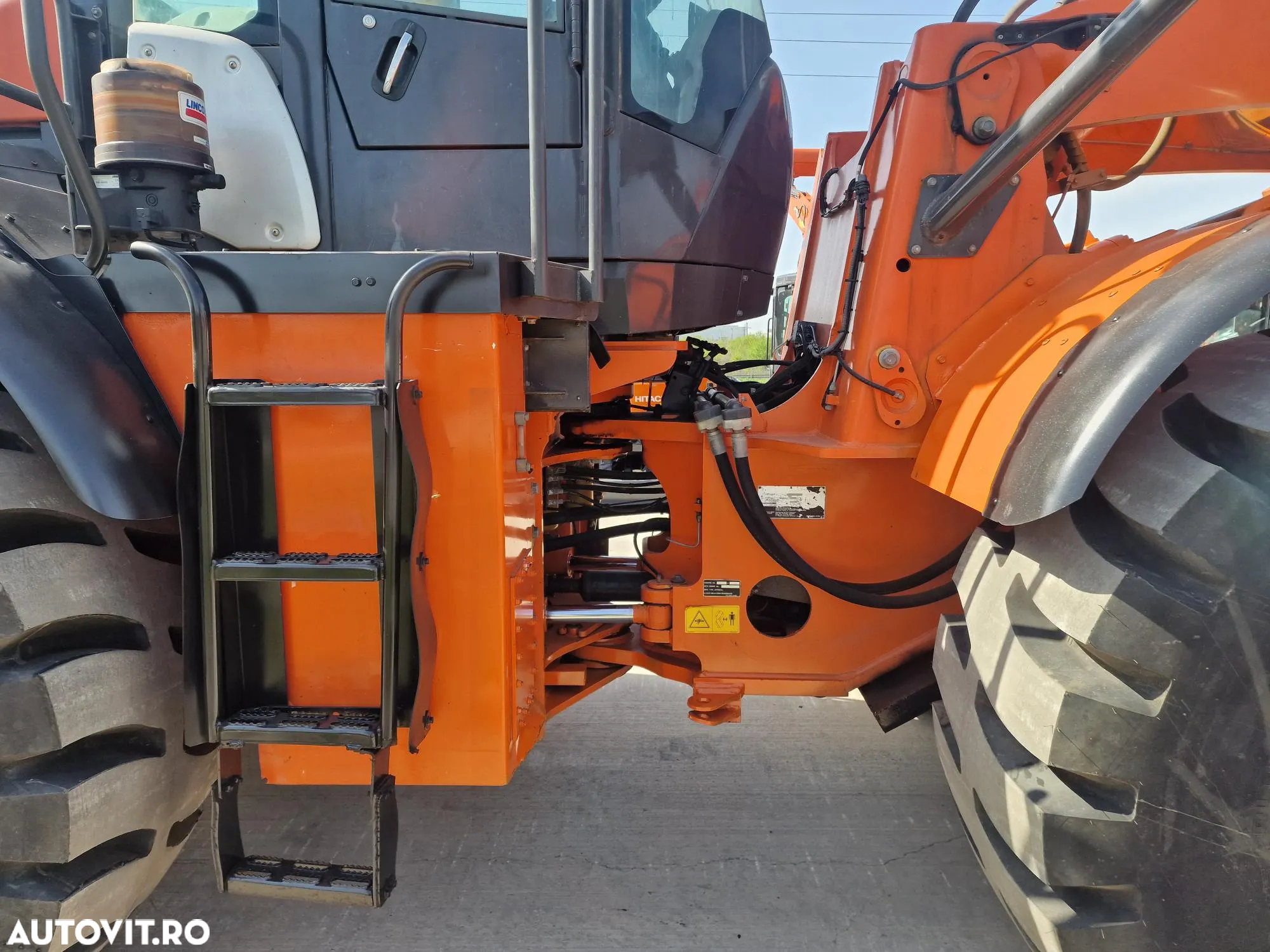 Hitachi ZW330-6, 2016, 7.477h, 33 tone, cupa 5,5mc cu dinti, Cupla rapida,Gresare automata, Anvelope NOI, STARE FOARTE BUNA-posibilitate leasing-PROMOTIE 109.900 EUR+Tva - 33