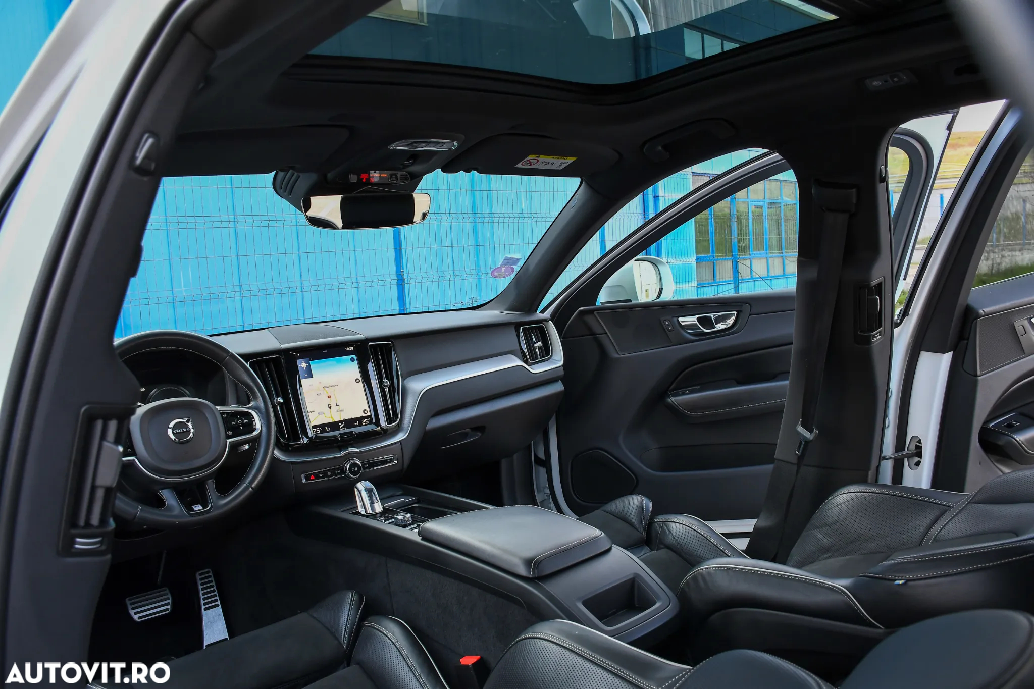 Volvo XC 60 T8 Twin Engine AWD Geartronic RDesign - 36