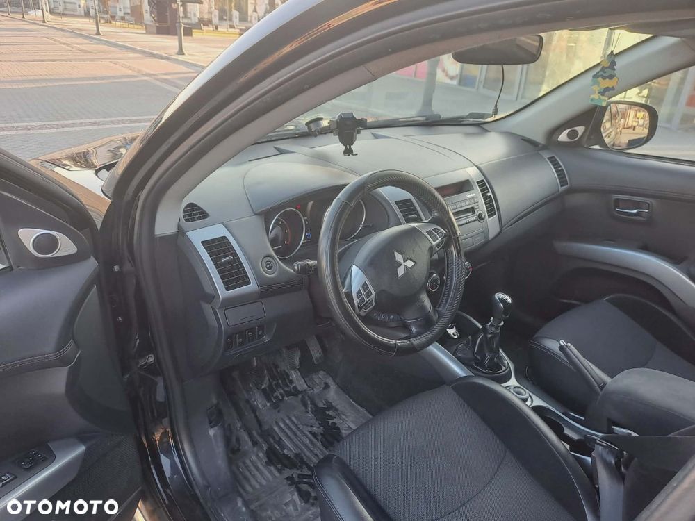Mitsubishi Outlander - 8