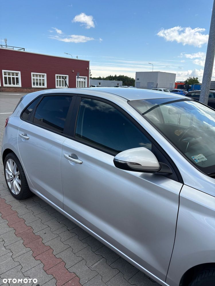 Hyundai i30 1.4 Classic + - 17