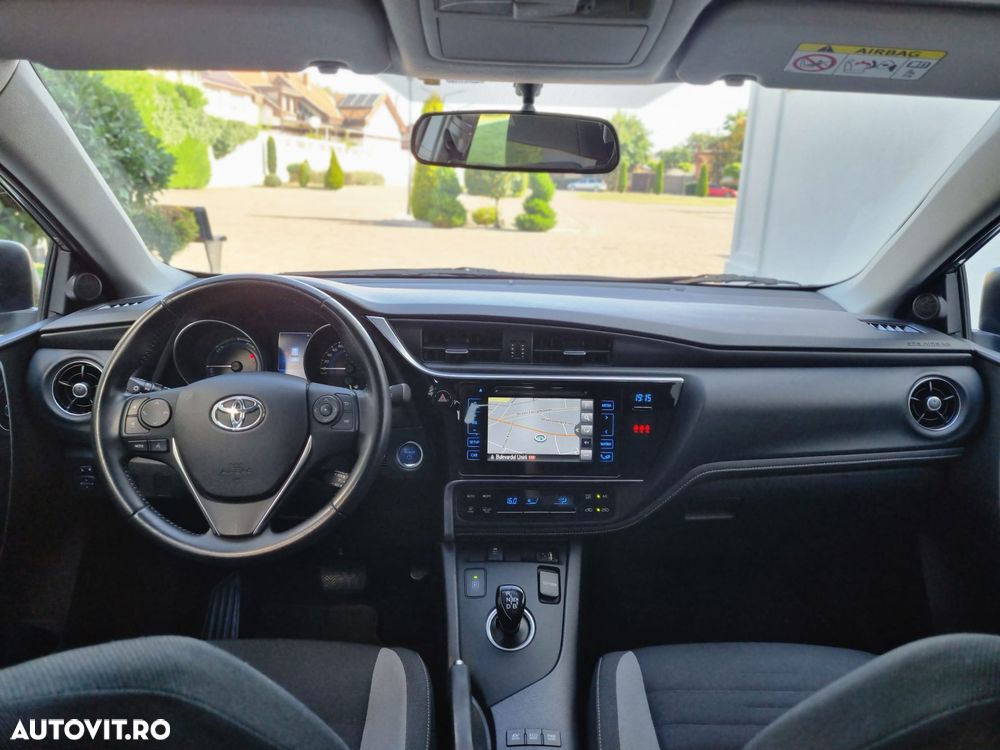 Toyota Auris 1.8 L VVT-i Sol + - 11