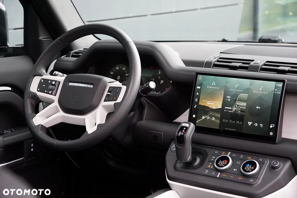 Land Rover Defender 110 D250 X-Dynamic SE - 32