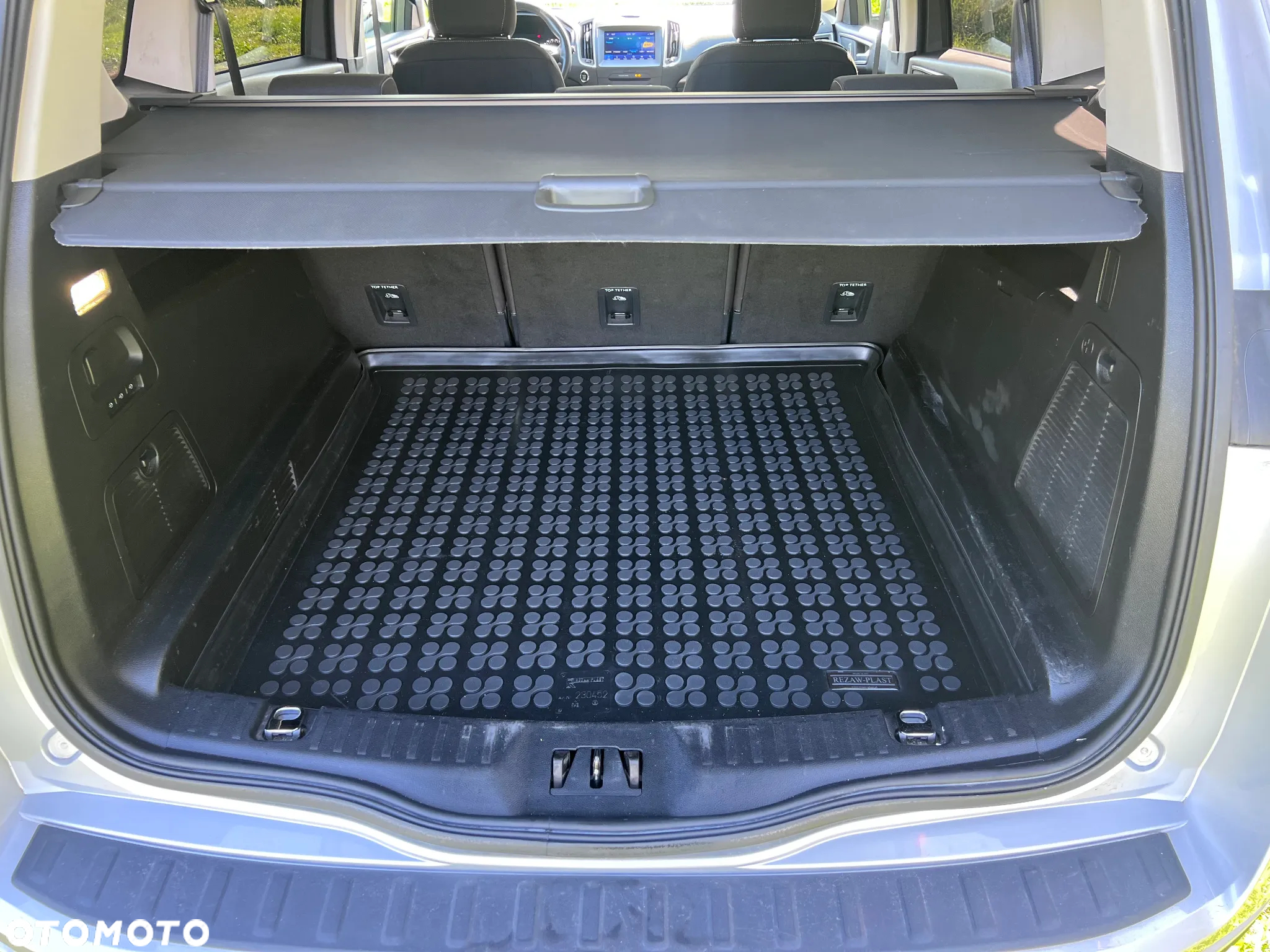 Ford S-Max - 11